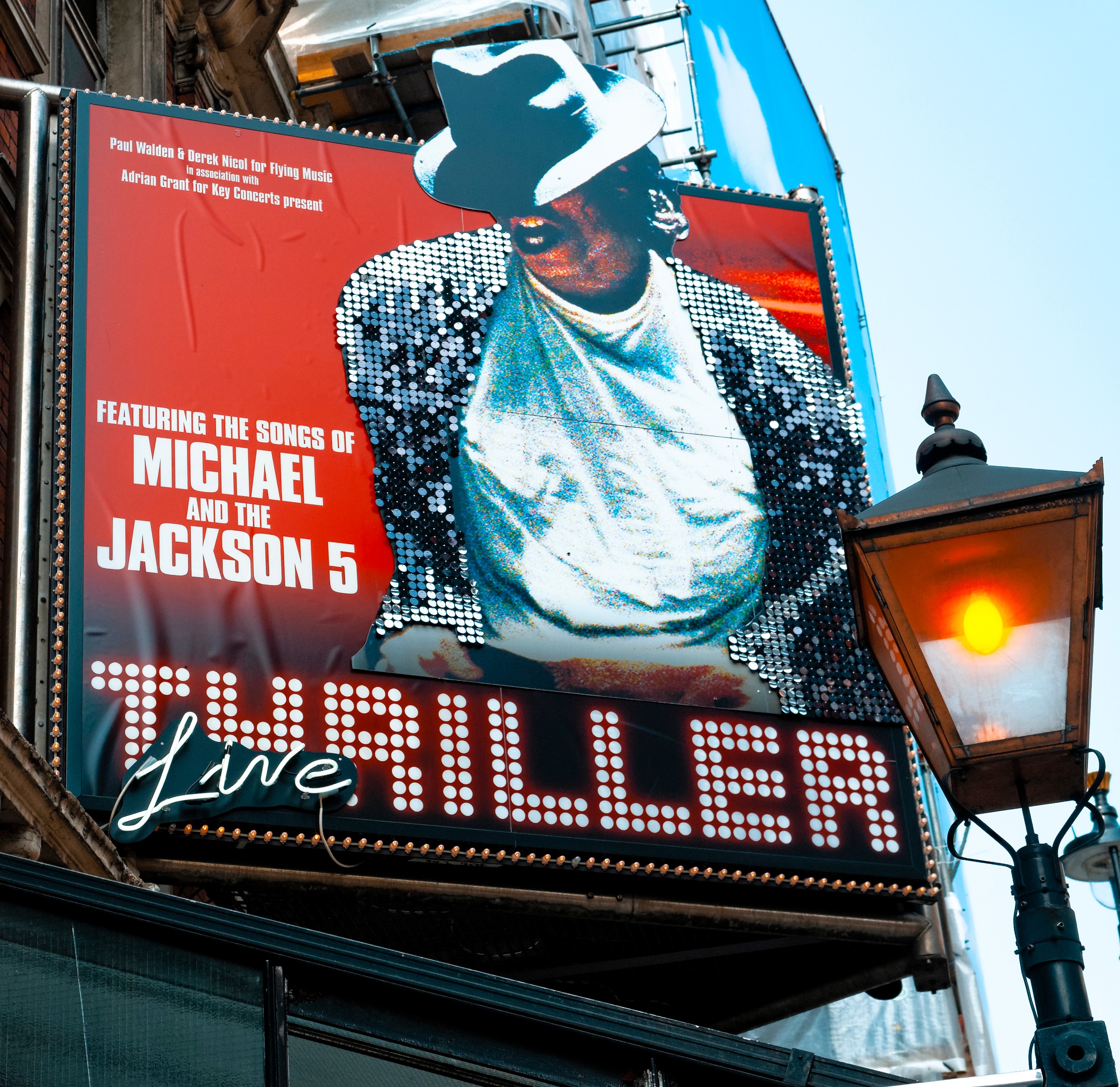 You are currently viewing “Thriller Jacksona – ma już 40 lat. (01.12)
